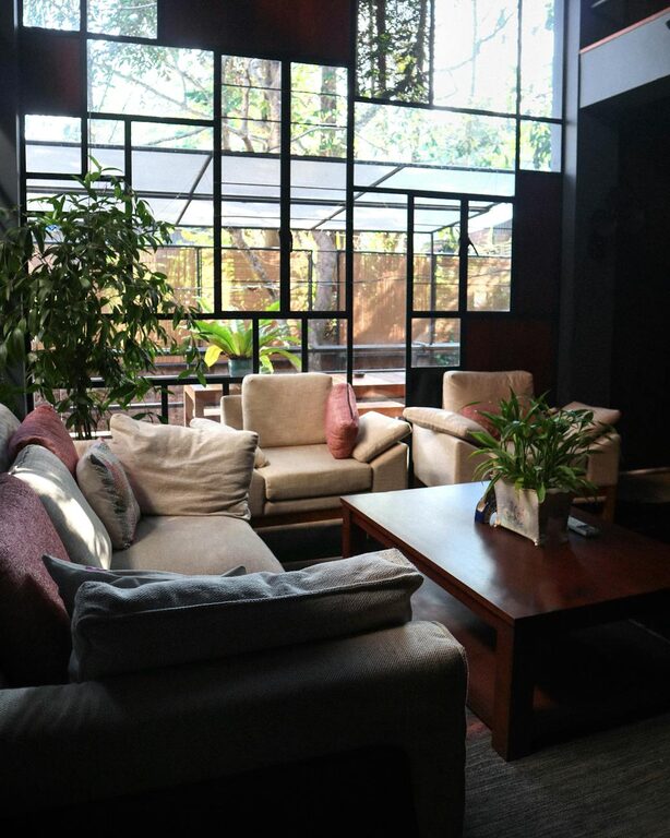 Tips for Creating a Cozy and Inviting Living Room Space